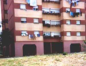 Bloque de Vivienda sociales edificado en pleno nucleo residencial San Joaquin.